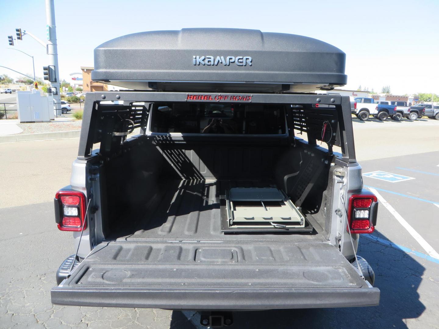 2020 SILVER /BLACK Jeep Gladiator Rubicon (1C6JJTBG1LL) with an 3.6L V6 DOHC 24V engine, 6M transmission, located at 2630 Grass Valley Highway, Auburn, CA, 95603, (530) 508-5100, 38.937893, -121.095482 - Must see Gladiator ready for all of your overlanding adventures. Mopar lift kit with Fox shocks, 37" BFG KO2 tires, Rebel offroad Inner Fender liners, Rebel offroad overland fender chop w/ side markers and turn signals, Smittybilt synthetic rope winch, Yankum fairlead, Rugged Ridge Elite antenna bas - Photo#27