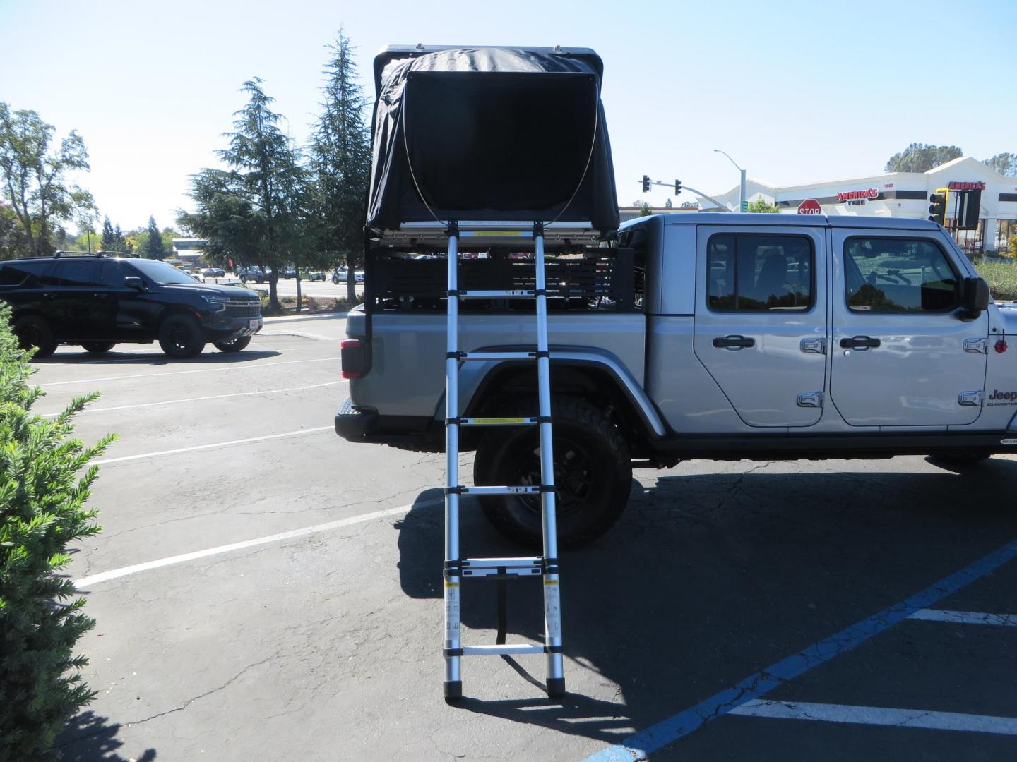 2020 SILVER /BLACK Jeep Gladiator Rubicon (1C6JJTBG1LL) with an 3.6L V6 DOHC 24V engine, 6M transmission, located at 2630 Grass Valley Highway, Auburn, CA, 95603, (530) 508-5100, 38.937893, -121.095482 - Must see Gladiator ready for all of your overlanding adventures. Mopar lift kit with Fox shocks, 37" BFG KO2 tires, Rebel offroad Inner Fender liners, Rebel offroad overland fender chop w/ side markers and turn signals, Smittybilt synthetic rope winch, Yankum fairlead, Rugged Ridge Elite antenna bas - Photo#36