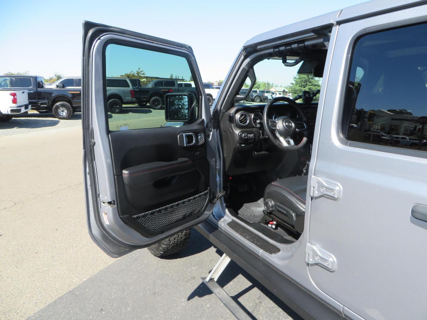 2020 SILVER /BLACK Jeep Gladiator Rubicon (1C6JJTBG1LL) with an 3.6L V6 DOHC 24V engine, 6M transmission, located at 2630 Grass Valley Highway, Auburn, CA, 95603, (530) 508-5100, 38.937893, -121.095482 - Must see Gladiator ready for all of your overlanding adventures. Mopar lift kit with Fox shocks, 37" BFG KO2 tires, Rebel offroad Inner Fender liners, Rebel offroad overland fender chop w/ side markers and turn signals, Smittybilt synthetic rope winch, Yankum fairlead, Rugged Ridge Elite antenna bas - Photo#43