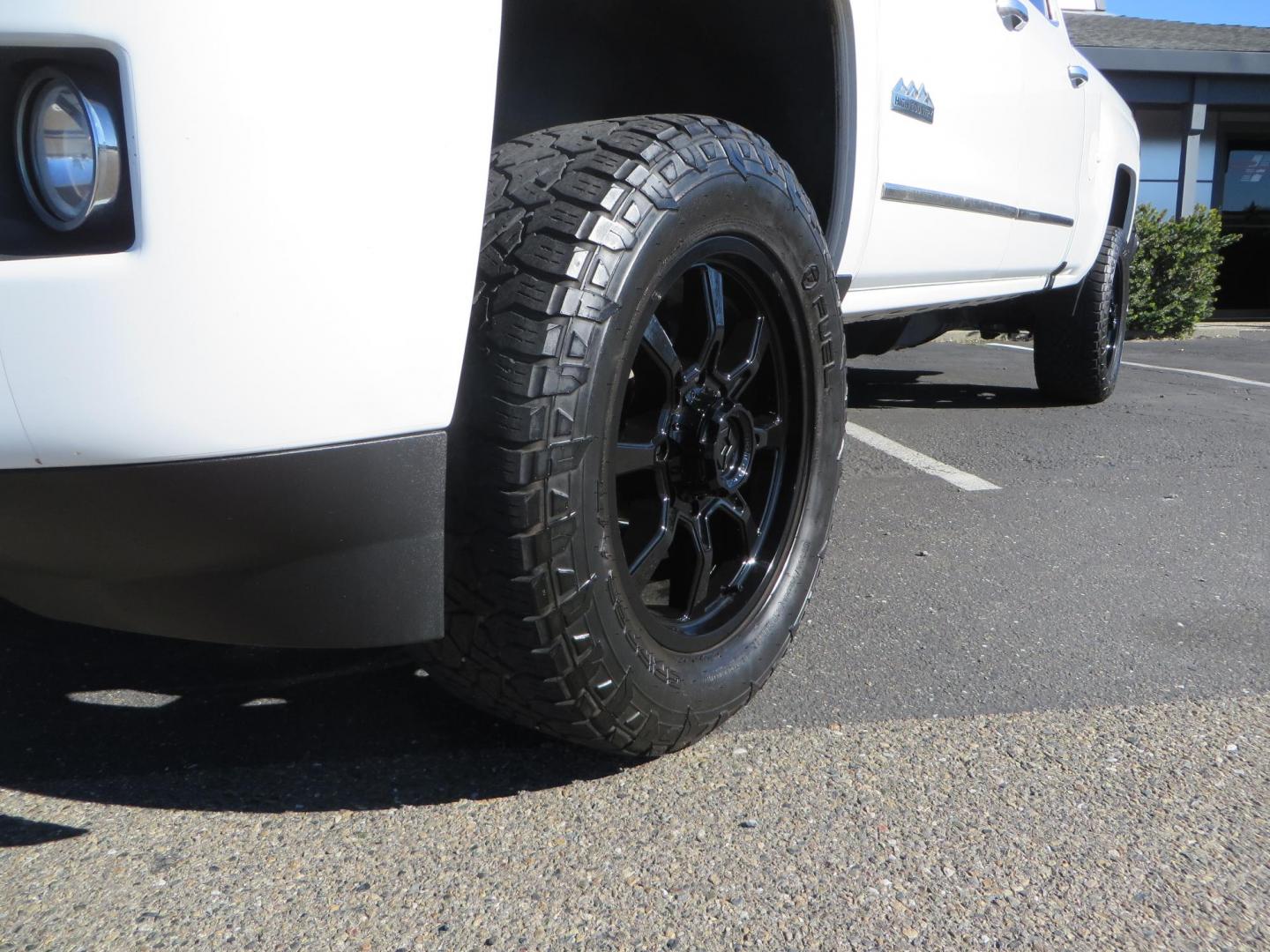 2017 White Chevrolet Silverado 3500HD High Country Crew Cab Short Bed 4WD (1GC4K1EY2HF) with an 6.6L V8 OHV 32V TURBO DIESEL engine, 6A transmission, located at 2630 Grass Valley Highway, Auburn, CA, 95603, (530) 508-5100, 38.937893, -121.095482 - Features 20" Gear Alloy wheels, and Fuel Gripper AT tires. - Photo#10