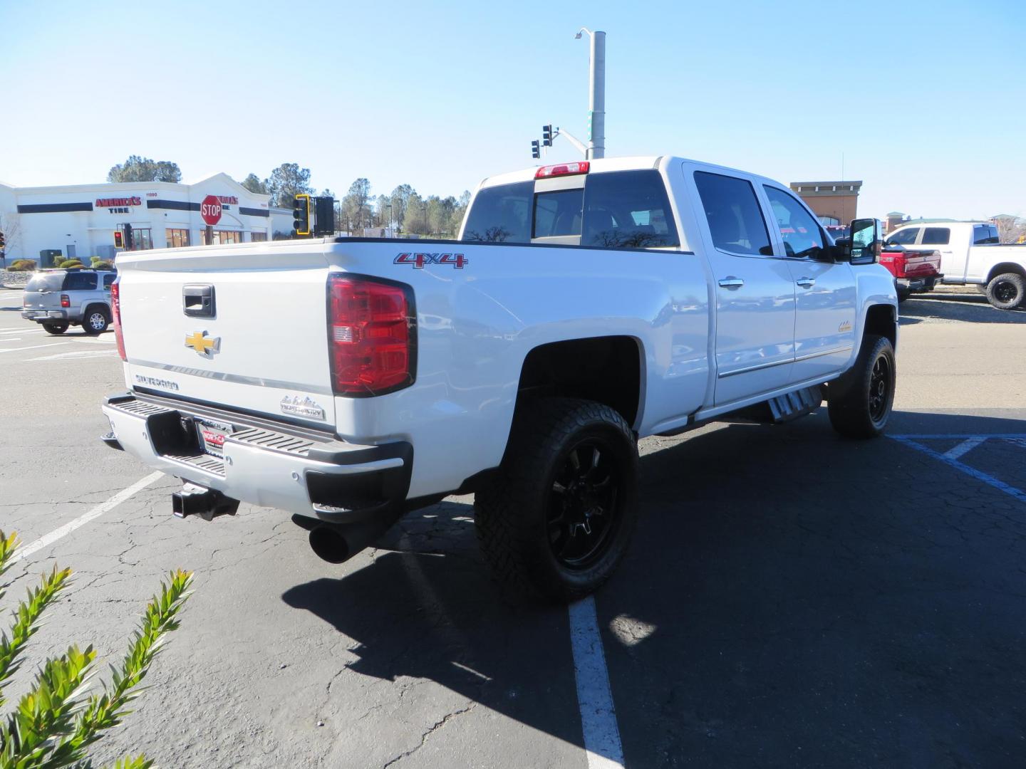 2017 White Chevrolet Silverado 3500HD High Country Crew Cab Short Bed 4WD (1GC4K1EY2HF) with an 6.6L V8 OHV 32V TURBO DIESEL engine, 6A transmission, located at 2630 Grass Valley Highway, Auburn, CA, 95603, (530) 508-5100, 38.937893, -121.095482 - Features 20" Gear Alloy wheels, and Fuel Gripper AT tires. - Photo#4