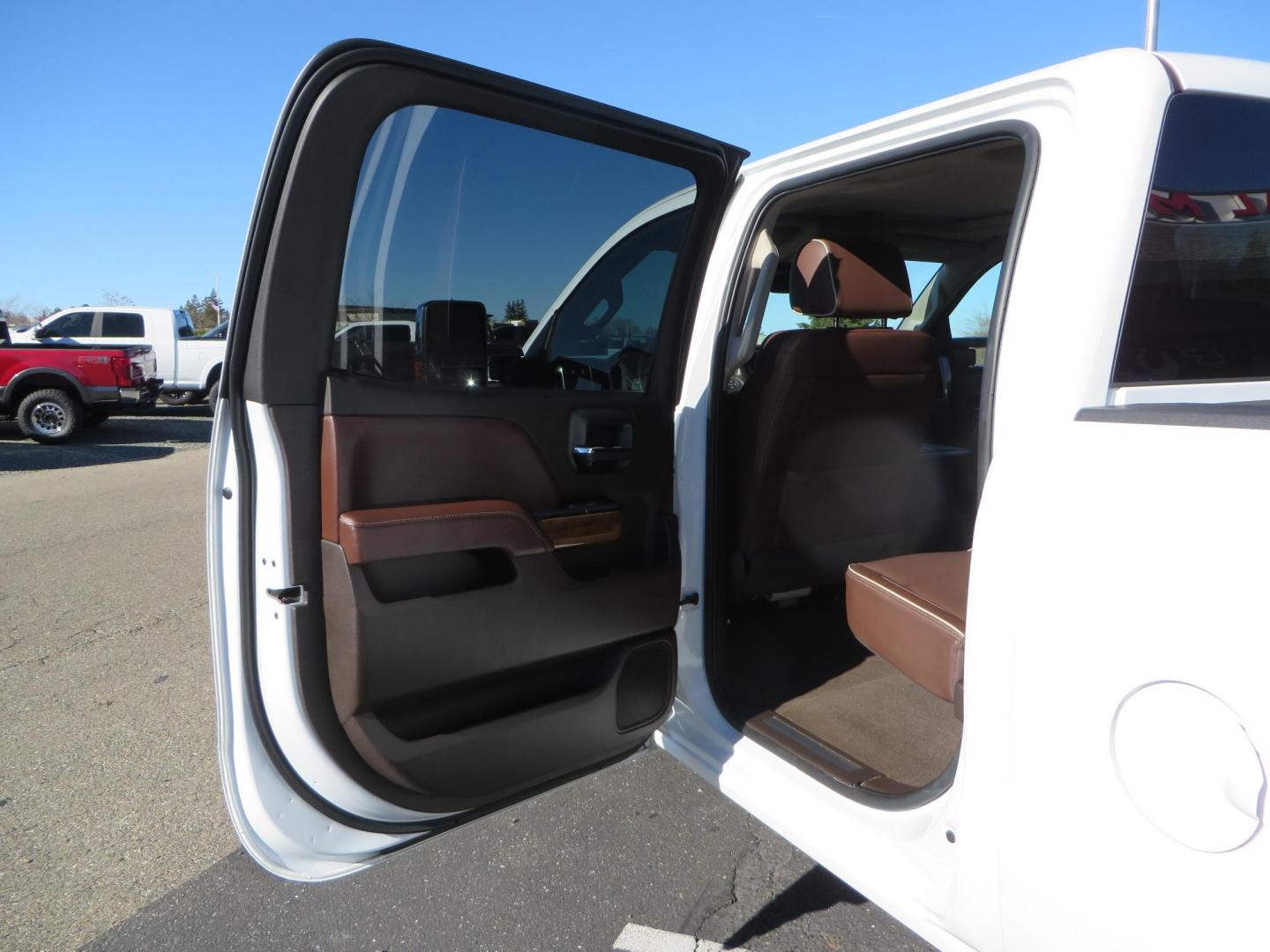 2017 White Chevrolet Silverado 3500HD High Country Crew Cab Short Bed 4WD (1GC4K1EY2HF) with an 6.6L V8 OHV 32V TURBO DIESEL engine, 6A transmission, located at 2630 Grass Valley Highway, Auburn, CA, 95603, (530) 508-5100, 38.937893, -121.095482 - Features 20" Gear Alloy wheels, and Fuel Gripper AT tires. - Photo#40