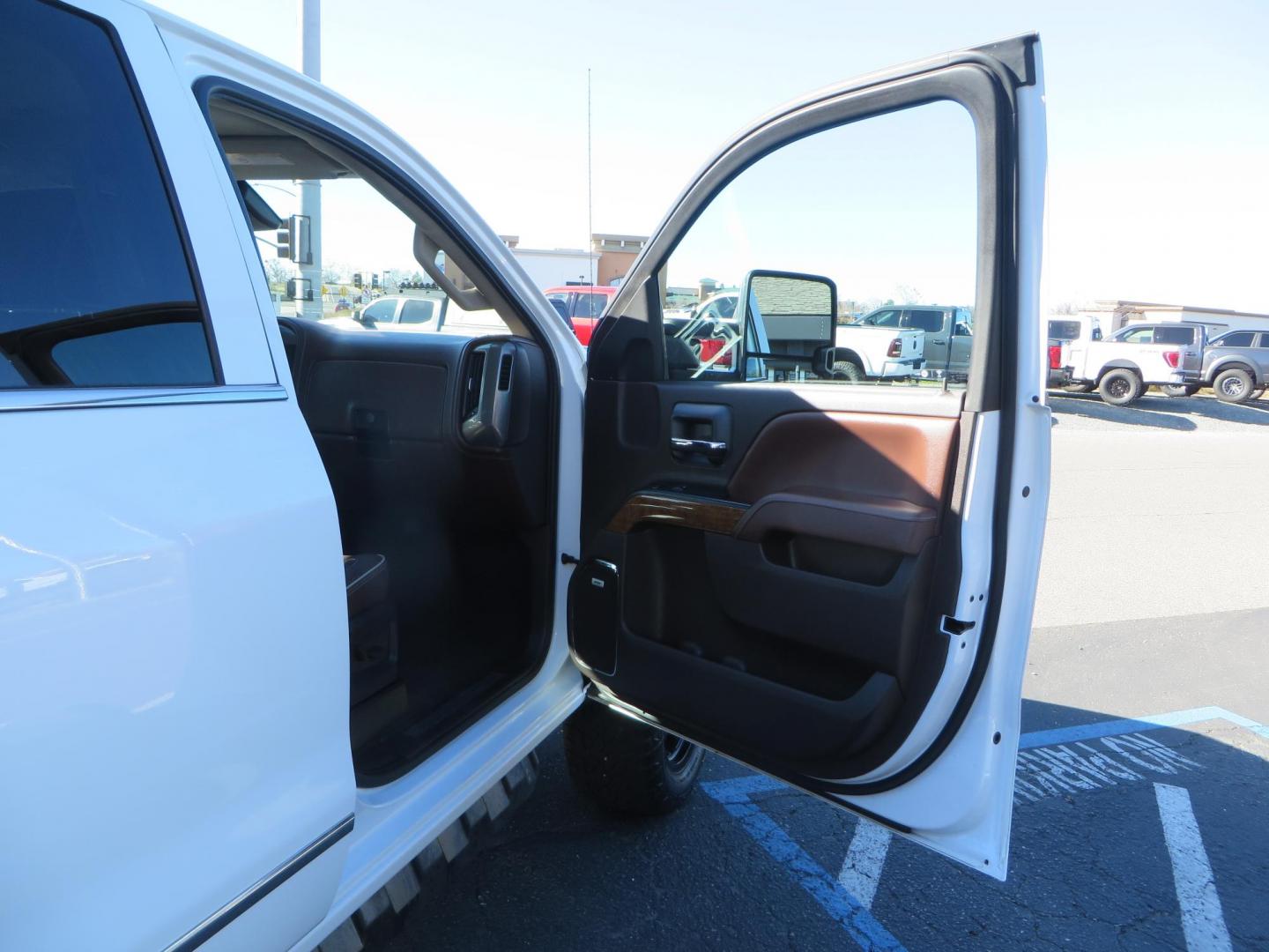 2017 White Chevrolet Silverado 3500HD High Country Crew Cab Short Bed 4WD (1GC4K1EY2HF) with an 6.6L V8 OHV 32V TURBO DIESEL engine, 6A transmission, located at 2630 Grass Valley Highway, Auburn, CA, 95603, (530) 508-5100, 38.937893, -121.095482 - Features 20" Gear Alloy wheels, and Fuel Gripper AT tires. - Photo#48