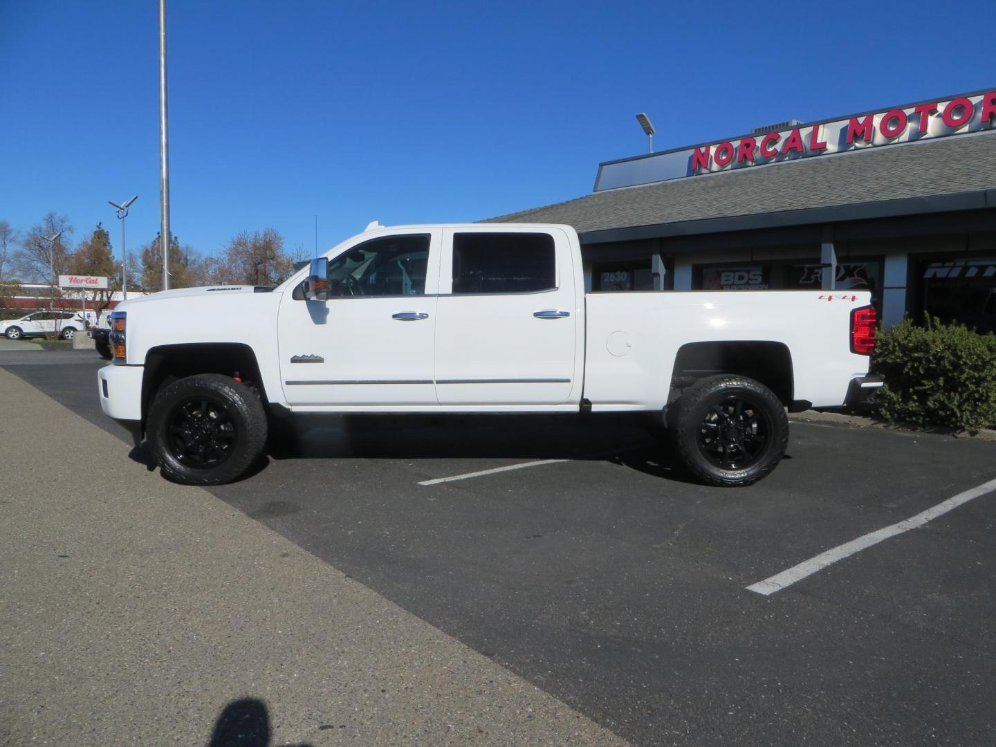 2017 White Chevrolet Silverado 3500HD High Country Crew Cab Short Bed 4WD (1GC4K1EY2HF) with an 6.6L V8 OHV 32V TURBO DIESEL engine, 6A transmission, located at 2630 Grass Valley Highway, Auburn, CA, 95603, (530) 508-5100, 38.937893, -121.095482 - Features 20" Gear Alloy wheels, and Fuel Gripper AT tires. - Photo#6