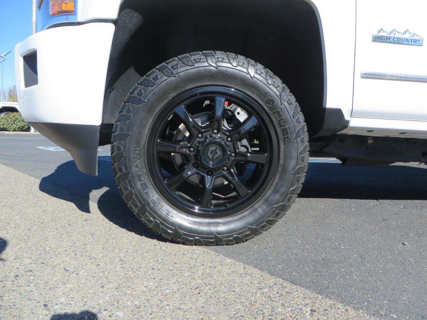 2017 White Chevrolet Silverado 3500HD High Country Crew Cab Short Bed 4WD (1GC4K1EY2HF) with an 6.6L V8 OHV 32V TURBO DIESEL engine, 6A transmission, located at 2630 Grass Valley Highway, Auburn, CA, 95603, (530) 508-5100, 38.937893, -121.095482 - Features 20" Gear Alloy wheels, and Fuel Gripper AT tires. - Photo#7