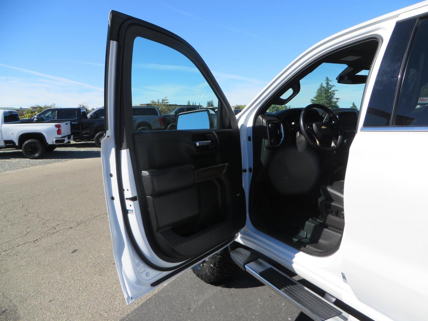 2021 White Chevrolet Silverado 1500 High Country Crew Cab 4WD (3GCUYHEL2MG) with an 6.2L V8 OHV 16V engine, 6A transmission, located at 2630 Grass Valley Highway, Auburn, CA, 95603, (530) 508-5100, 38.937893, -121.095482 - Features - Zone Offroad 6" lift kit, 35" Nitto Ridge Grappler tires, 20" SOTA wheels, and a Bakflip MX4 bedcover. - Photo#21