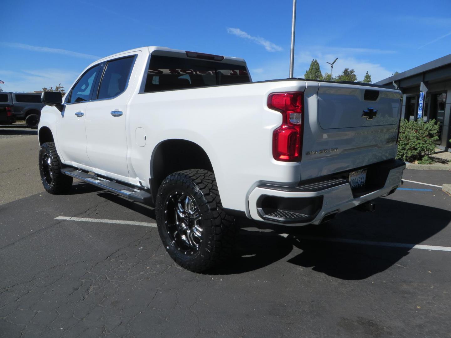 2021 White Chevrolet Silverado 1500 High Country Crew Cab 4WD (3GCUYHEL2MG) with an 6.2L V8 OHV 16V engine, 6A transmission, located at 2630 Grass Valley Highway, Auburn, CA, 95603, (530) 508-5100, 38.937893, -121.095482 - Features - Zone Offroad 6" lift kit, 35" Nitto Ridge Grappler tires, 20" SOTA wheels, and a Bakflip MX4 bedcover. - Photo#5