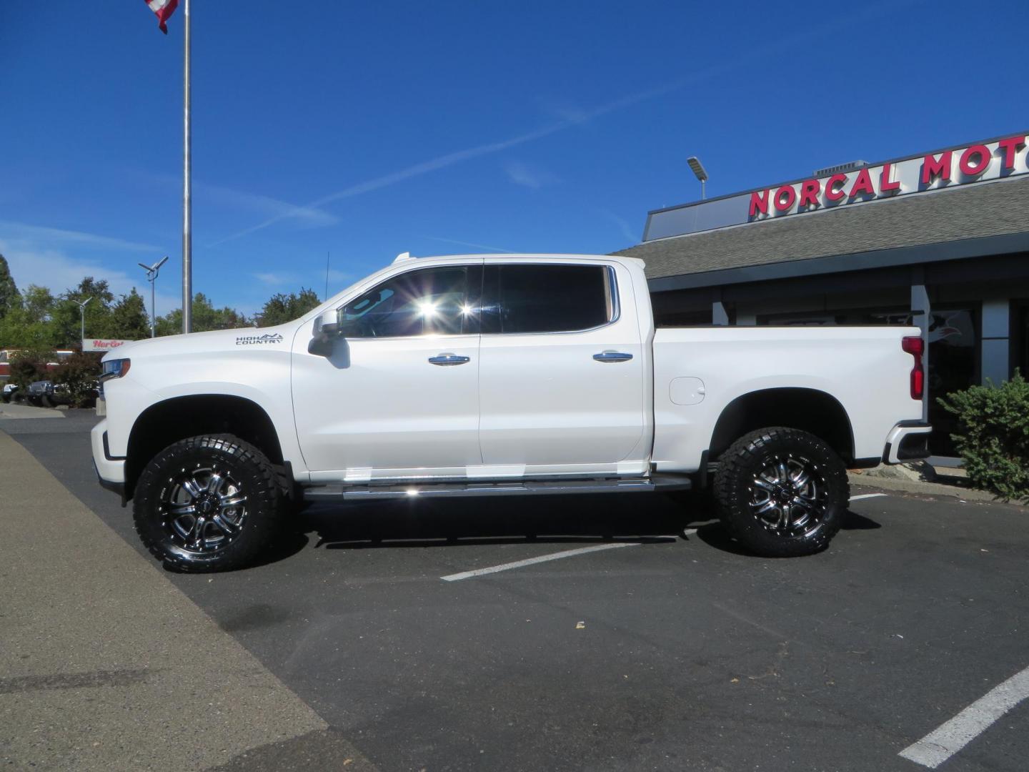 2021 White Chevrolet Silverado 1500 High Country Crew Cab 4WD (3GCUYHEL2MG) with an 6.2L V8 OHV 16V engine, 6A transmission, located at 2630 Grass Valley Highway, Auburn, CA, 95603, (530) 508-5100, 38.937893, -121.095482 - Features - Zone Offroad 6" lift kit, 35" Nitto Ridge Grappler tires, 20" SOTA wheels, and a Bakflip MX4 bedcover. - Photo#7