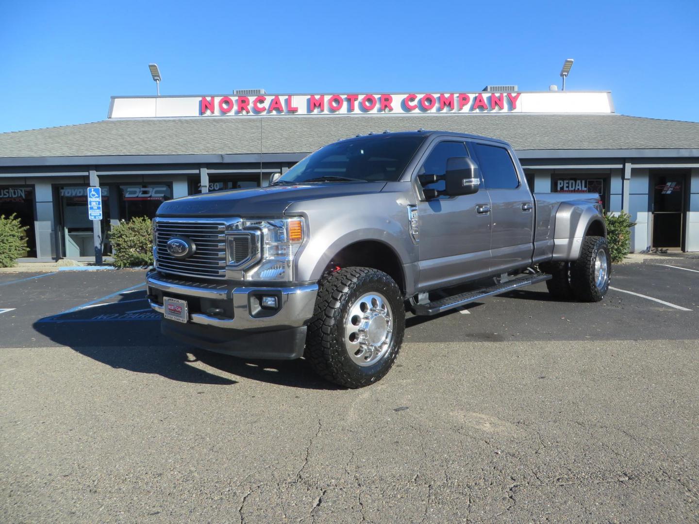 2021 Charcoal Ford F-350 SD Lariat Crew Cab Long Bed DRW 4WD (1FT8W3DT7ME) with an 6.7L V8 OHV 16V DIESEL engine, 6A transmission, located at 2630 Grass Valley Highway, Auburn, CA, 95603, (530) 508-5100, 38.937893, -121.095482 - Tow Rig sitting on a set of 20" DDC The Hole wheels and Toyo RT trail tires. - Photo#0