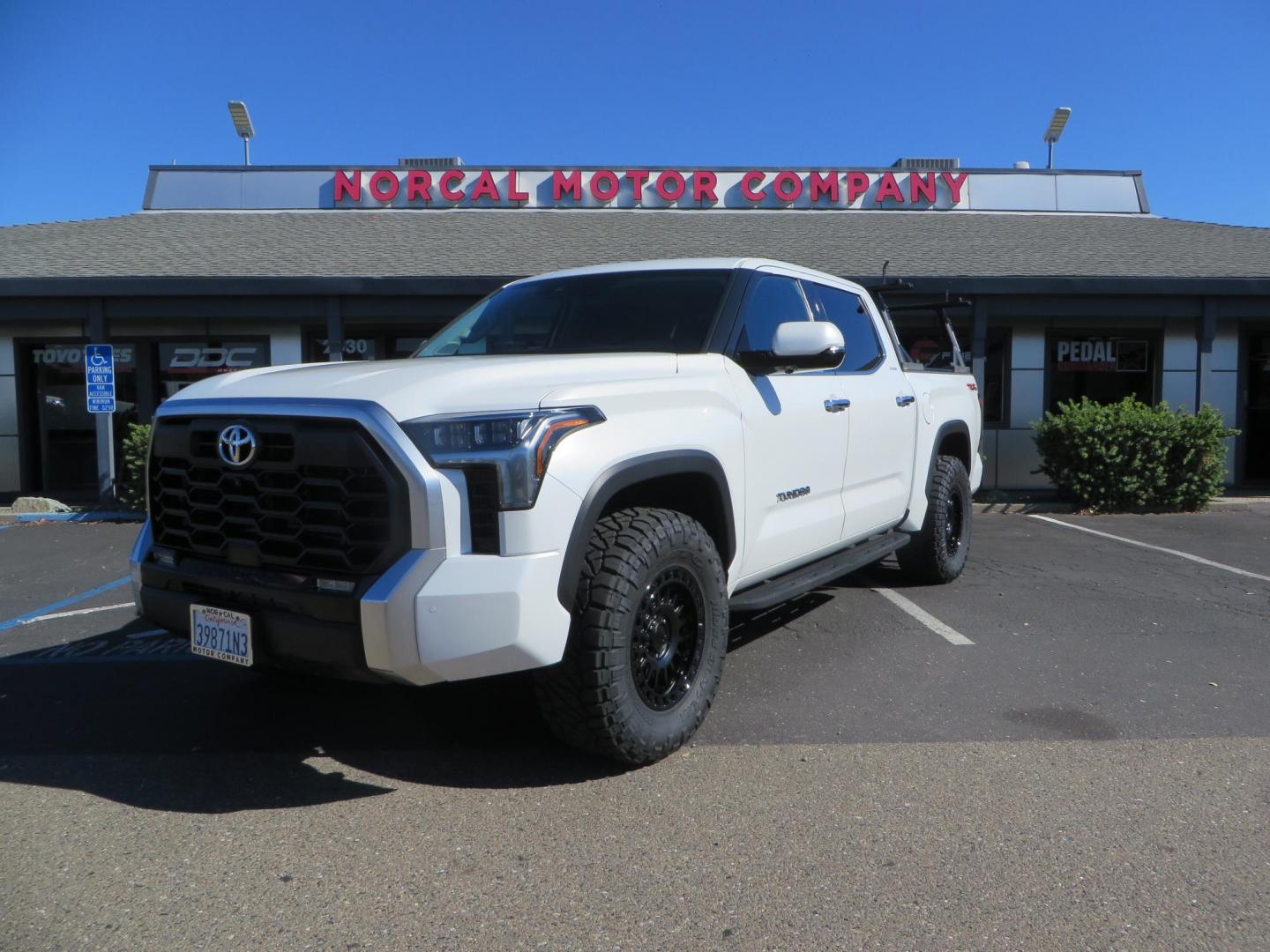 2022 White Toyota Tundra Limited CrewMax 2WD (5TFJA5AB0NX) with an 3.5L V6 DOHC 24V engine, 6A transmission, located at 2630 Grass Valley Highway, Auburn, CA, 95603, (530) 508-5100, 38.937893, -121.095482 - Tundra featuring a 2" leveling kit, 35" Nitto Ridge Grappler tires, 18" KMC IMS wheels, Retrax tonneau cover, and Yakima truck bed ladder rack. - Photo#0