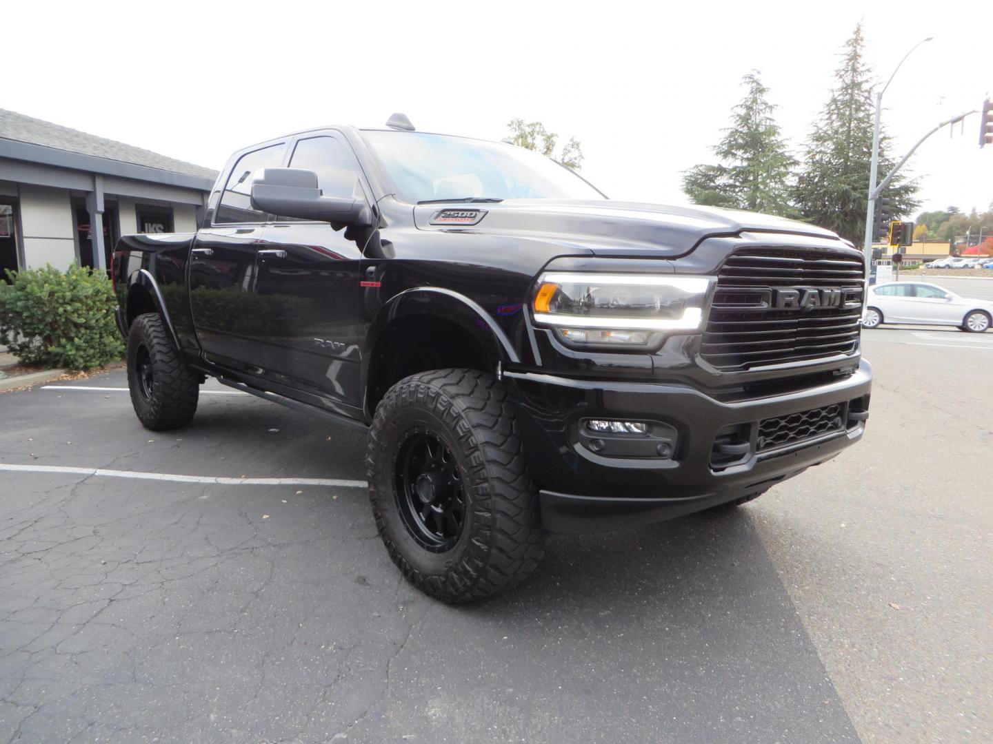 2022 BLACK /BLACK RAM 2500 Laramie Crew Cab SWB 4WD (3C6UR5FLXNG) with an 6.7L L6 OHV 24V TURBO DIESEL engine, 6A transmission, located at 2630 Grass Valley Highway, Auburn, CA, 95603, (530) 508-5100, 38.937893, -121.095482 - Features - Carli leveling kit, Fox shocks, Method Standard wheels, Maxxis tires, and window tint. - Photo#3