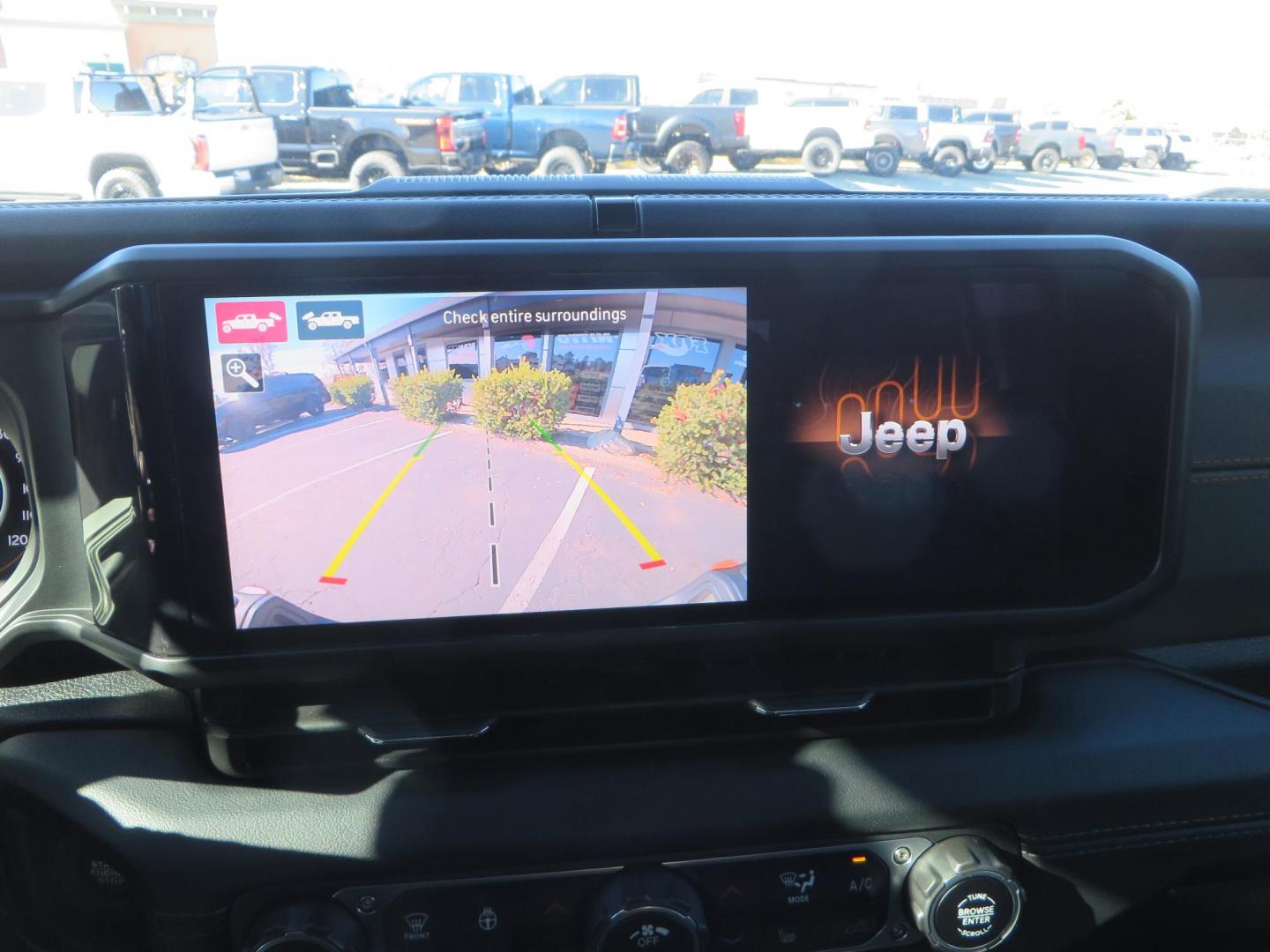 2024 SILVER Jeep Gladiator Mojave X (1C6JJTEG4RL) with an 3.6L V6 DOHC 24V engine, 6M transmission, located at 2630 Grass Valley Highway, Auburn, CA, 95603, (530) 508-5100, 38.937893, -121.095482 - Gladiator Mojave X featuring JKS suspension, Method MR315 wheels, and 37" Toyo MT tires, - Photo#29