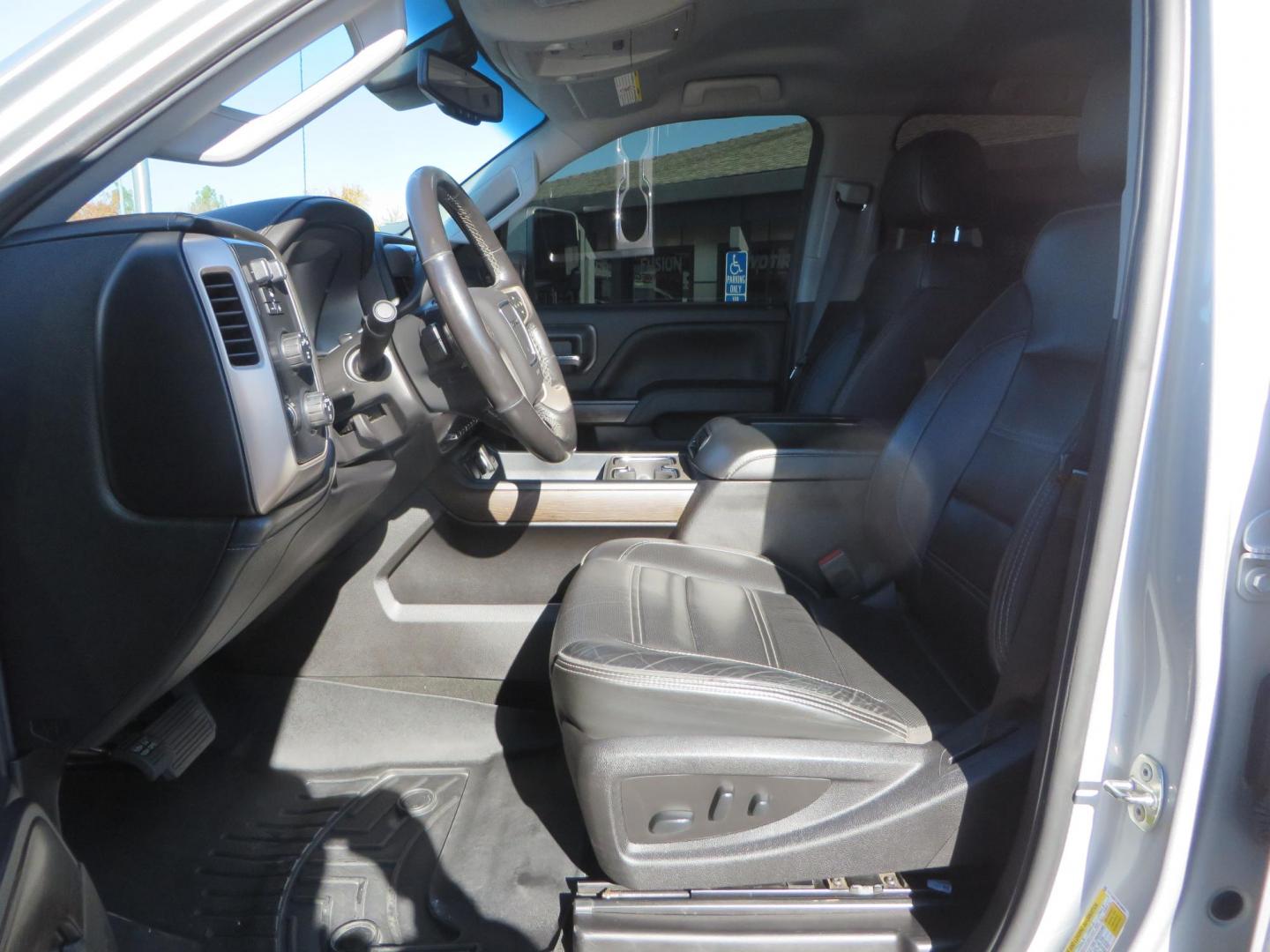 2018 SILVER GMC Sierra 2500HD Denali Crew Cab 4WD (1GT12UEY3JF) with an 6.6L V8 OHV 16 DIESEL engine, 6A transmission, located at 2630 Grass Valley Highway, Auburn, CA, 95603, (530) 508-5100, 38.937893, -121.095482 - Dont miss this Duramax.... Featuring a FTS leveling kit, Front Fox 2.0 remote reservoir shocks, Toyo RT Trail tires, Paint match all over, and Window tint. - Photo#21