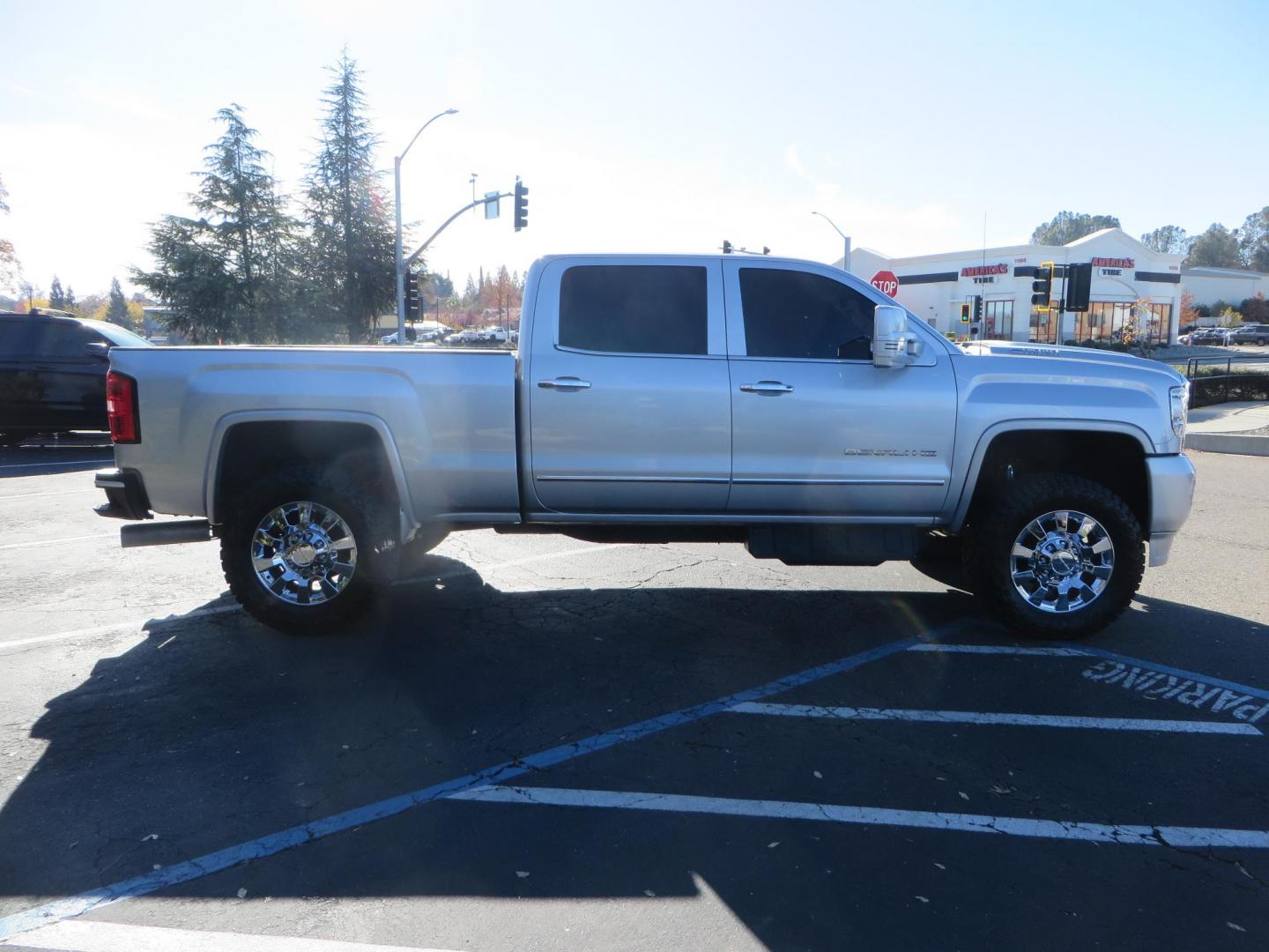 2018 SILVER GMC Sierra 2500HD Denali Crew Cab 4WD (1GT12UEY3JF) with an 6.6L V8 OHV 16 DIESEL engine, 6A transmission, located at 2630 Grass Valley Highway, Auburn, CA, 95603, (530) 508-5100, 38.937893, -121.095482 - Dont miss this Duramax.... Featuring a FTS leveling kit, Front Fox 2.0 remote reservoir shocks, Toyo RT Trail tires, Paint match all over, and Window tint. - Photo#4