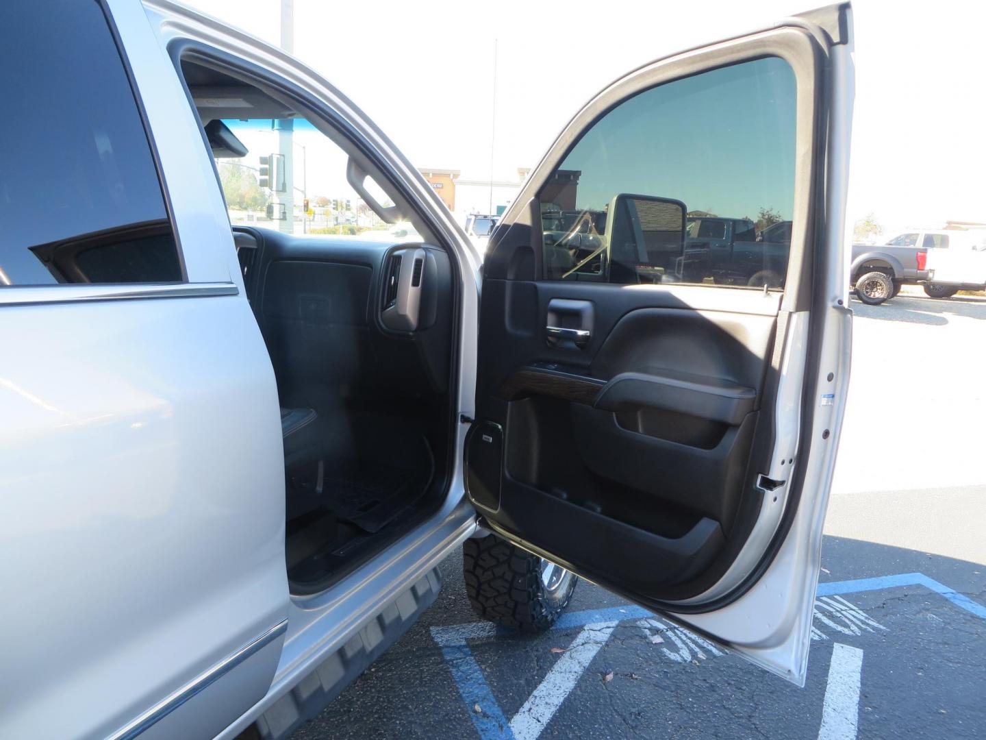 2018 SILVER GMC Sierra 2500HD Denali Crew Cab 4WD (1GT12UEY3JF) with an 6.6L V8 OHV 16 DIESEL engine, 6A transmission, located at 2630 Grass Valley Highway, Auburn, CA, 95603, (530) 508-5100, 38.937893, -121.095482 - Dont miss this Duramax.... Featuring a FTS leveling kit, Front Fox 2.0 remote reservoir shocks, Toyo RT Trail tires, Paint match all over, and Window tint. - Photo#44