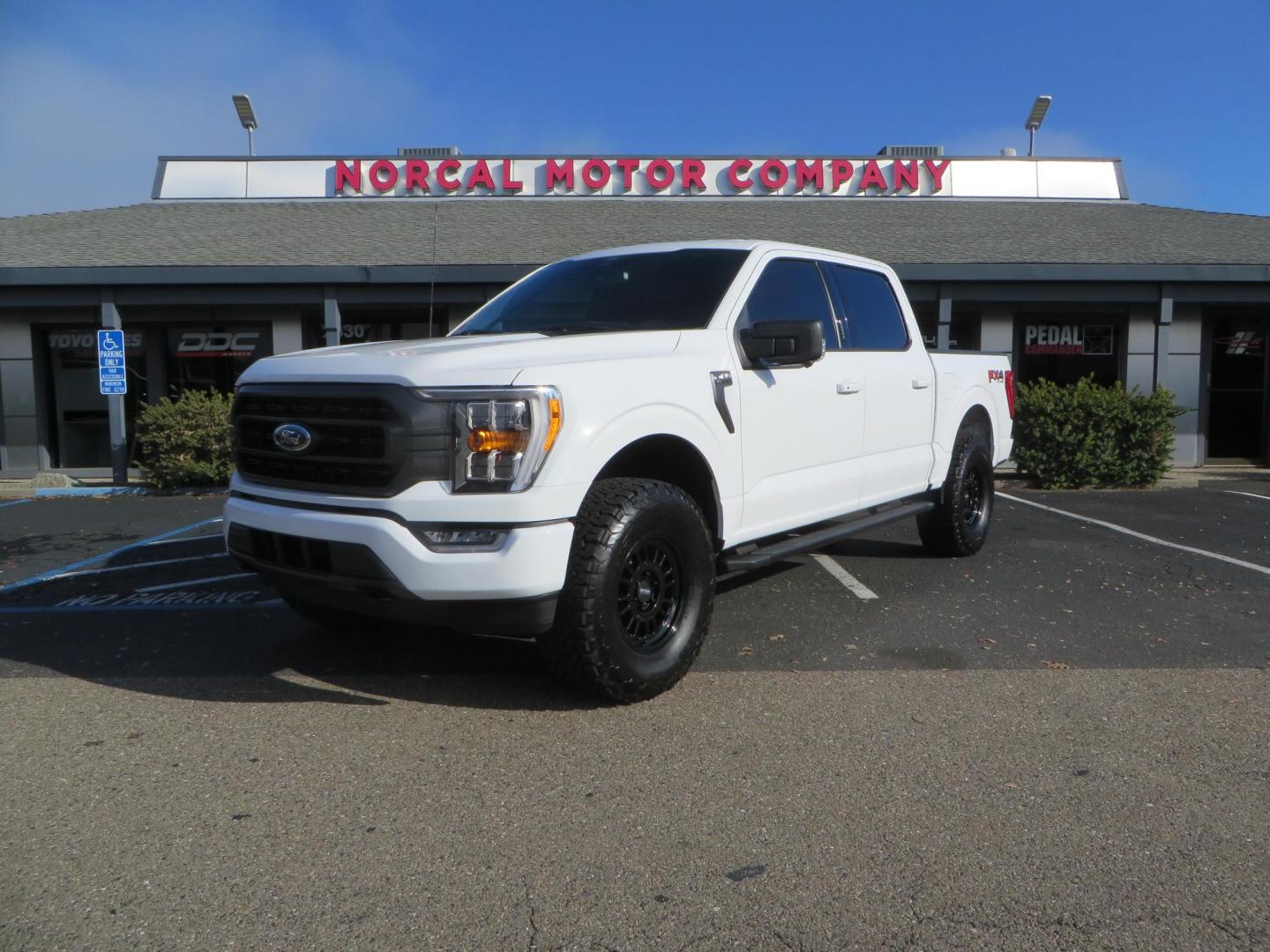 2022 White /BLACK Ford F-150 XLT SuperCrew 6.5-ft. Bed 4WD (1FTFW1E86NK) with an 3.5L V6 DOHC 24V engine, 6A transmission, located at 2630 Grass Valley Highway, Auburn, CA, 95603, (530) 508-5100, 38.937893, -121.095482 - Super Clean F150 Featuring Bilstein 5100 front struts, 17" Method MR318 wheels, 315/70r17 BFG KO2 tires, and window tint. - Photo#0