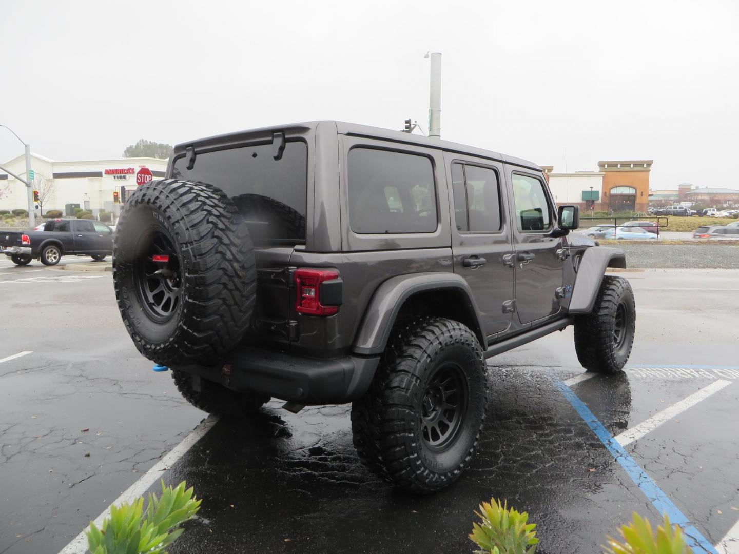 2021 CHARCOAL /BLACK Jeep Wrangler Unlimited Rubicon 4XE (1C4JJXR68MW) with an 2.0L L4 DOHC 16V HYBRID engine, 8A transmission, located at 2630 Grass Valley Highway, Auburn, CA, 95603, (530) 508-5100, 38.937893, -121.095482 - 4xe Rubicon sitting on a JKS suspension system, Fox shocks, 17" Method MR703 beadgrip wheels, 37" Toyo MT tires, and a Teraflex HD spare tire carrier. - Photo#4