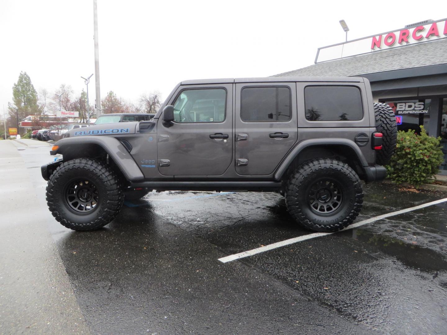 2021 CHARCOAL /BLACK Jeep Wrangler Unlimited Rubicon 4XE (1C4JJXR68MW) with an 2.0L L4 DOHC 16V HYBRID engine, 8A transmission, located at 2630 Grass Valley Highway, Auburn, CA, 95603, (530) 508-5100, 38.937893, -121.095482 - 4xe Rubicon sitting on a JKS suspension system, Fox shocks, 17" Method MR703 beadgrip wheels, 37" Toyo MT tires, and a Teraflex HD spare tire carrier. - Photo#7