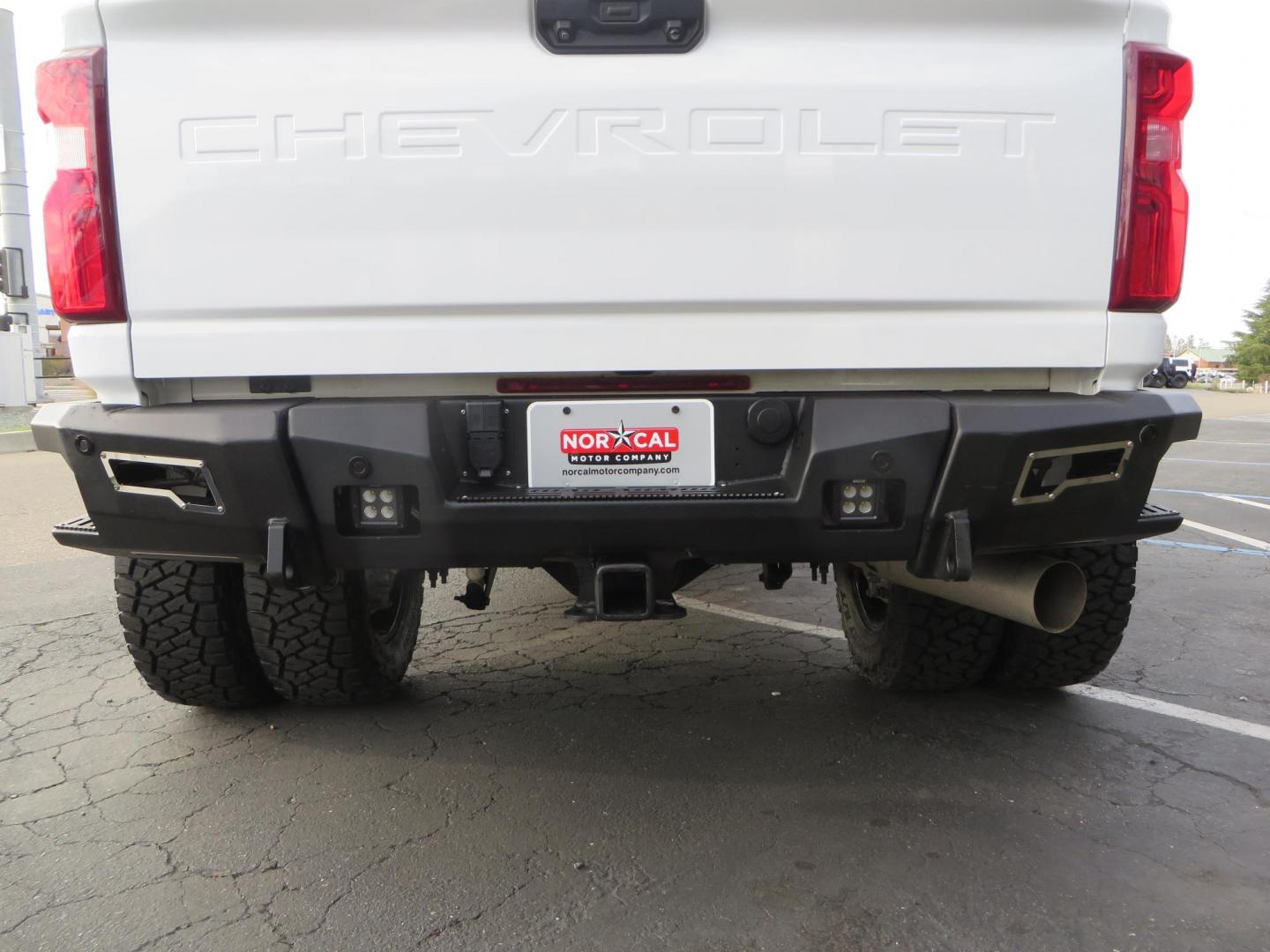 2022 White /Black Chevrolet Silverado 3500HD High Country Crew Cab 4WD (1GC4YVEY0NF) with an 6.6L V8 OHV 32V TURBO DIESEL engine, 6A transmission, located at 2630 Grass Valley Highway, Auburn, CA, 95603, (530) 508-5100, 38.937893, -121.095482 - Must see High Country Dually featuring a CST lift kit, 20" DDC wheels, Toyo Open Country RT Trail tires, Road Armor front and rear bumpers, Road Armor 12k Winch, Westin LED lights, and Window tint. - Photo#20