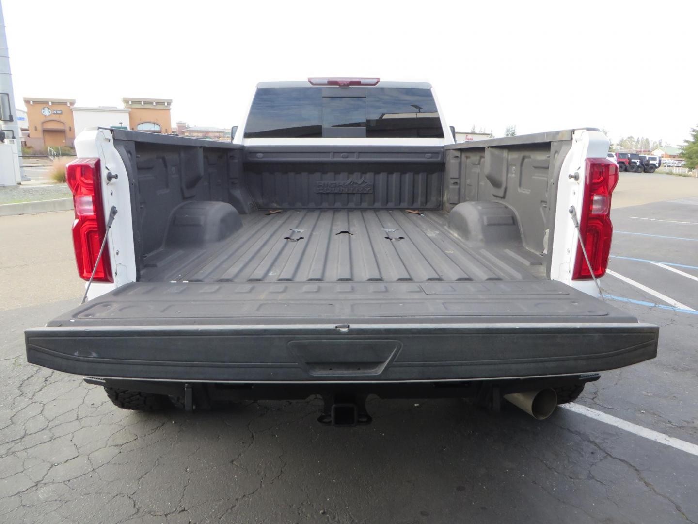 2022 White /Black Chevrolet Silverado 3500HD High Country Crew Cab 4WD (1GC4YVEY0NF) with an 6.6L V8 OHV 32V TURBO DIESEL engine, 6A transmission, located at 2630 Grass Valley Highway, Auburn, CA, 95603, (530) 508-5100, 38.937893, -121.095482 - Must see High Country Dually featuring a CST lift kit, 20" DDC wheels, Toyo Open Country RT Trail tires, Road Armor front and rear bumpers, Road Armor 12k Winch, Westin LED lights, and Window tint. - Photo#21