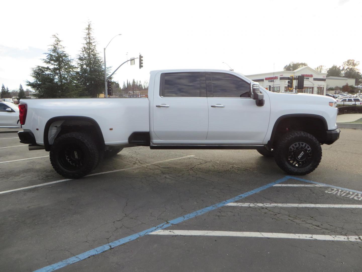 2022 White /Black Chevrolet Silverado 3500HD High Country Crew Cab 4WD (1GC4YVEY0NF) with an 6.6L V8 OHV 32V TURBO DIESEL engine, 6A transmission, located at 2630 Grass Valley Highway, Auburn, CA, 95603, (530) 508-5100, 38.937893, -121.095482 - Must see High Country Dually featuring a CST lift kit, 20" DDC wheels, Toyo Open Country RT Trail tires, Road Armor front and rear bumpers, Road Armor 12k Winch, Westin LED lights, and Window tint. - Photo#3