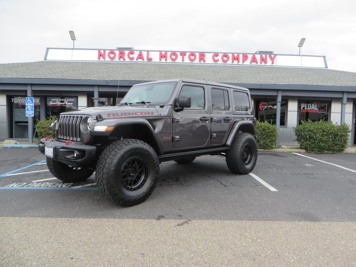 2021 CHARCOAL /black Jeep Wrangler Unlimited Rubicon (1C4HJXFG5MW) with an 3.6L V6 DOHC 24V FFV engine, 6A transmission, located at 2630 Grass Valley Highway, Auburn, CA, 95603, (530) 508-5100, 38.937893, -121.095482 - Photo#0