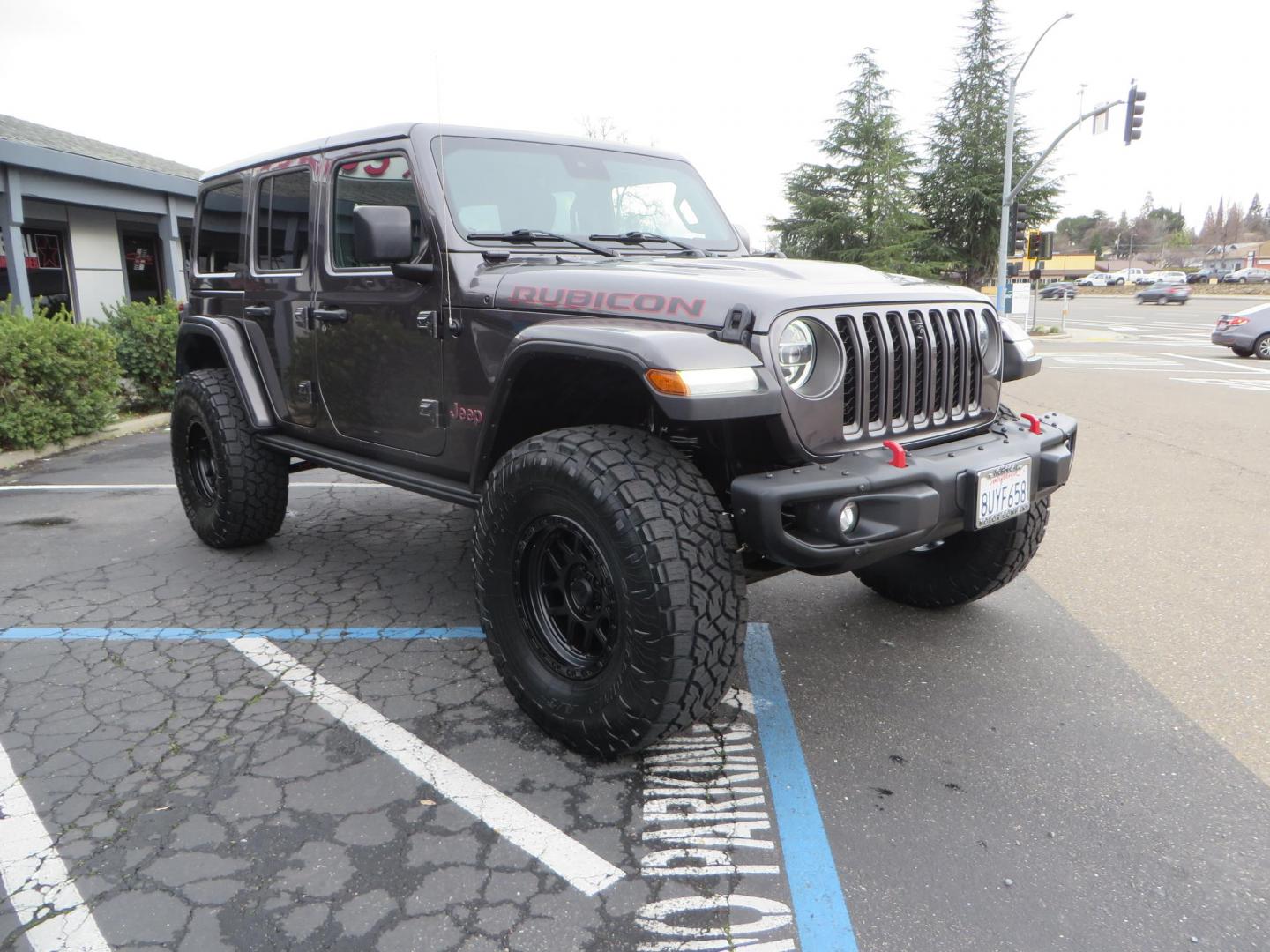 2021 CHARCOAL /black Jeep Wrangler Unlimited Rubicon (1C4HJXFG5MW) with an 3.6L V6 DOHC 24V FFV engine, 6A transmission, located at 2630 Grass Valley Highway, Auburn, CA, 95603, (530) 508-5100, 38.937893, -121.095482 - Photo#2