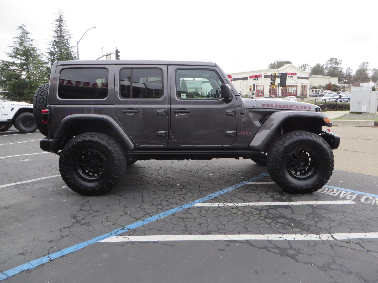 2021 CHARCOAL /black Jeep Wrangler Unlimited Rubicon (1C4HJXFG5MW) with an 3.6L V6 DOHC 24V FFV engine, 6A transmission, located at 2630 Grass Valley Highway, Auburn, CA, 95603, (530) 508-5100, 38.937893, -121.095482 - Photo#3