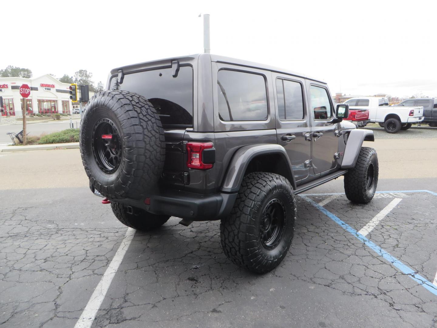 2021 CHARCOAL /black Jeep Wrangler Unlimited Rubicon (1C4HJXFG5MW) with an 3.6L V6 DOHC 24V FFV engine, 6A transmission, located at 2630 Grass Valley Highway, Auburn, CA, 95603, (530) 508-5100, 38.937893, -121.095482 - Photo#4