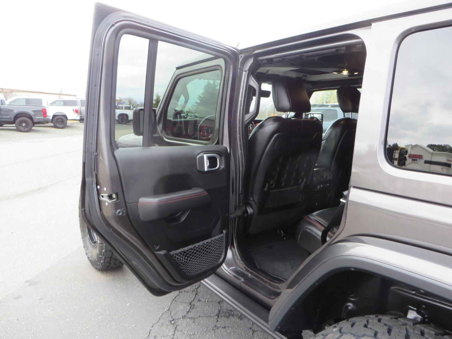 2021 CHARCOAL /black Jeep Wrangler Unlimited Rubicon (1C4HJXFG5MW) with an 3.6L V6 DOHC 24V FFV engine, 6A transmission, located at 2630 Grass Valley Highway, Auburn, CA, 95603, (530) 508-5100, 38.937893, -121.095482 - Photo#41