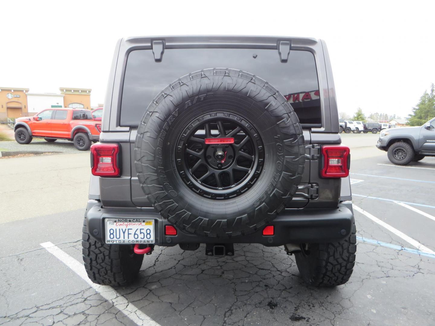 2021 CHARCOAL /black Jeep Wrangler Unlimited Rubicon (1C4HJXFG5MW) with an 3.6L V6 DOHC 24V FFV engine, 6A transmission, located at 2630 Grass Valley Highway, Auburn, CA, 95603, (530) 508-5100, 38.937893, -121.095482 - Photo#5