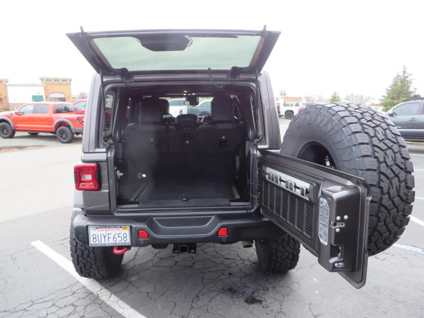 2021 CHARCOAL /black Jeep Wrangler Unlimited Rubicon (1C4HJXFG5MW) with an 3.6L V6 DOHC 24V FFV engine, 6A transmission, located at 2630 Grass Valley Highway, Auburn, CA, 95603, (530) 508-5100, 38.937893, -121.095482 - Photo#63