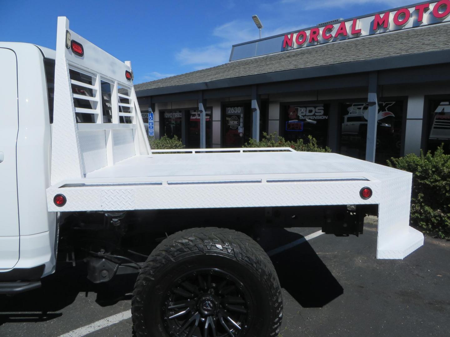 2022 White RAM 2500 Laramie Crew Cab SWB 4WD (3C6UR5FL5NG) with an 6.7L L6 OHV 24V TURBO DIESEL engine, 6A transmission, located at 2630 Grass Valley Highway, Auburn, CA, 95603, (530) 508-5100, 38.937893, -121.095482 - Custom Flat bed with emergency flashers and LED back up lights, Carli Suspension, 20" Fuel Rebel wheels, Fuel Gripper tires, Westin Running Boards, Air Bags, and window tint. - Photo#11