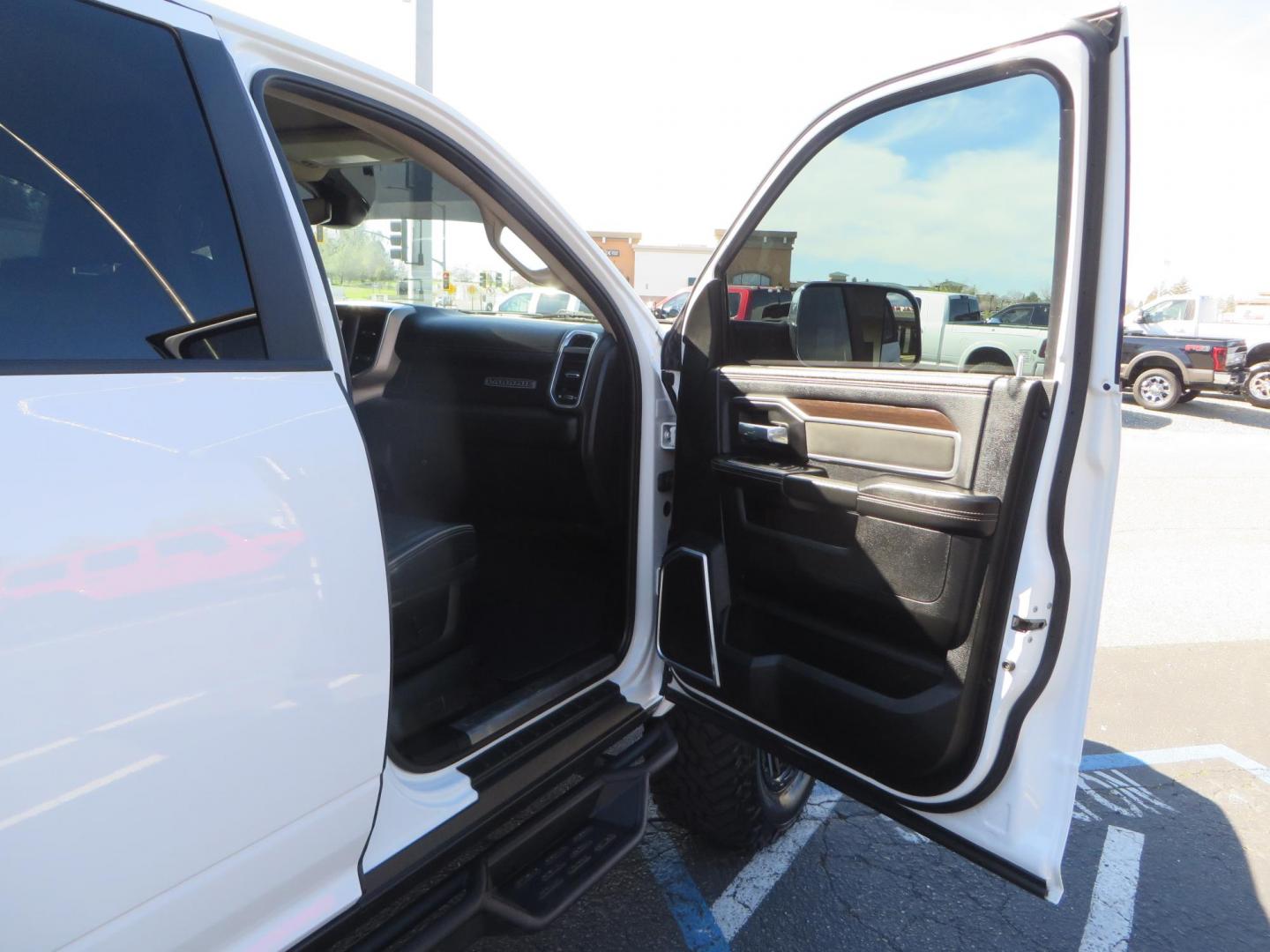 2022 White RAM 2500 Laramie Crew Cab SWB 4WD (3C6UR5FL5NG) with an 6.7L L6 OHV 24V TURBO DIESEL engine, 6A transmission, located at 2630 Grass Valley Highway, Auburn, CA, 95603, (530) 508-5100, 38.937893, -121.095482 - Custom Flat bed with emergency flashers and LED back up lights, Carli Suspension, 20" Fuel Rebel wheels, Fuel Gripper tires, Westin Running Boards, Air Bags, and window tint. - Photo#51