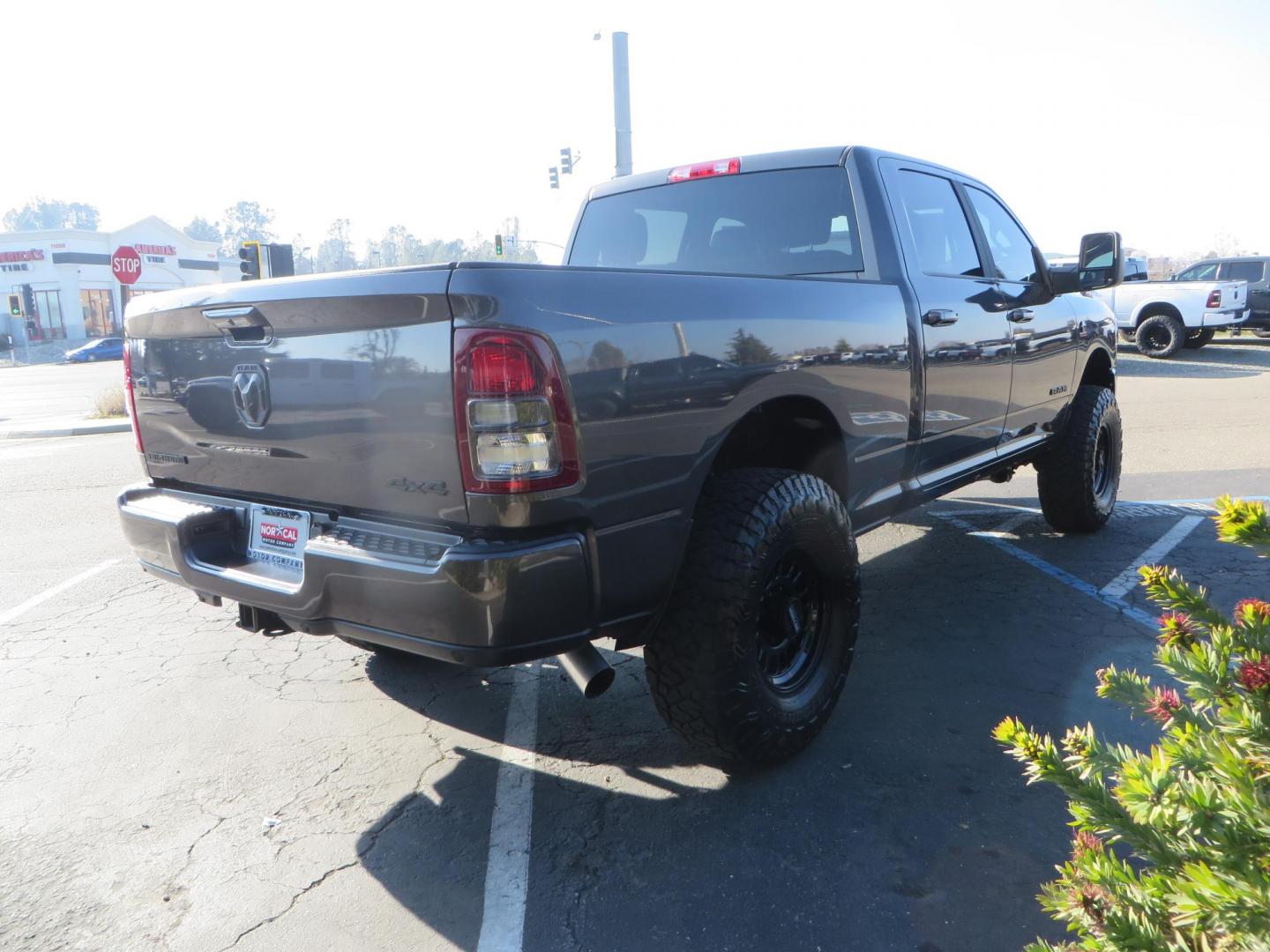 2024 CHARCOAL /BLACK RAM 2500 Big Horn Crew Cab SWB 4WD (3C6UR5DL7RG) with an 6.7L L6 OHV 24V TURBO DIESEL engine, 6A transmission, located at 2630 Grass Valley Highway, Auburn, CA, 95603, (530) 508-5100, 38.937893, -121.095482 - Leveled Ram sitting on 37" Toyo RT trail tires, 17" Method MR318 wheels, Fox 2.5 remote reservoir shock up front, Amp Power steps, and window tint. - Photo#4