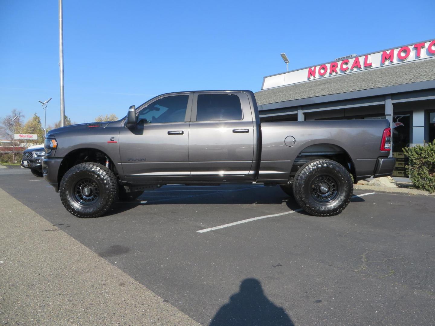 2024 CHARCOAL /BLACK RAM 2500 Big Horn Crew Cab SWB 4WD (3C6UR5DL7RG) with an 6.7L L6 OHV 24V TURBO DIESEL engine, 6A transmission, located at 2630 Grass Valley Highway, Auburn, CA, 95603, (530) 508-5100, 38.937893, -121.095482 - Leveled Ram sitting on 37" Toyo RT trail tires, 17" Method MR318 wheels, Fox 2.5 remote reservoir shock up front, Amp Power steps, and window tint. - Photo#8